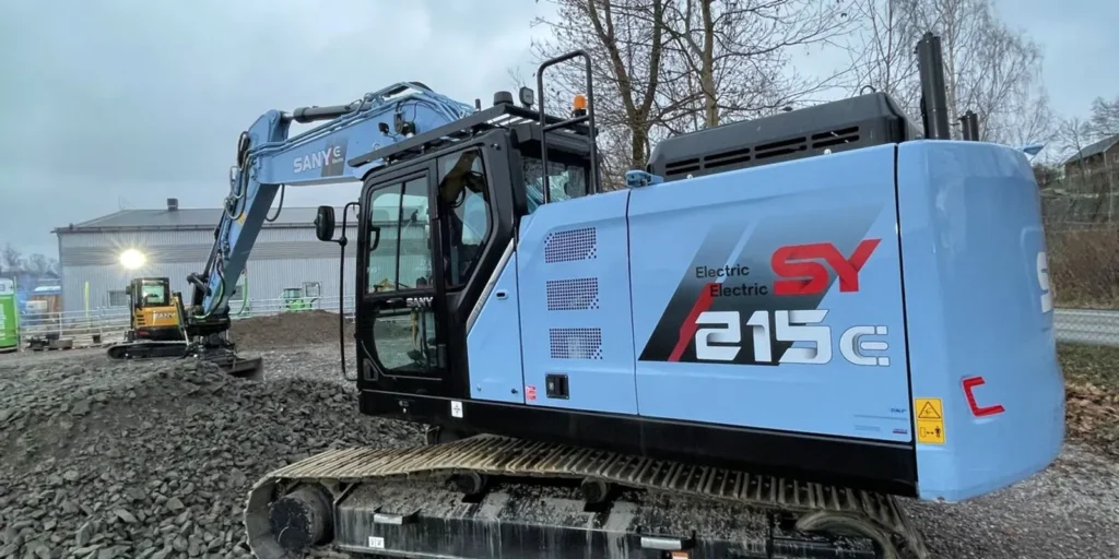 SANY SY215E Operating onsite